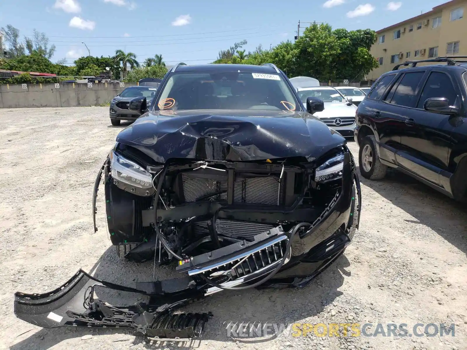 9 Photograph of a damaged car YV4A221K5M1758245 VOLVO XC90 2021