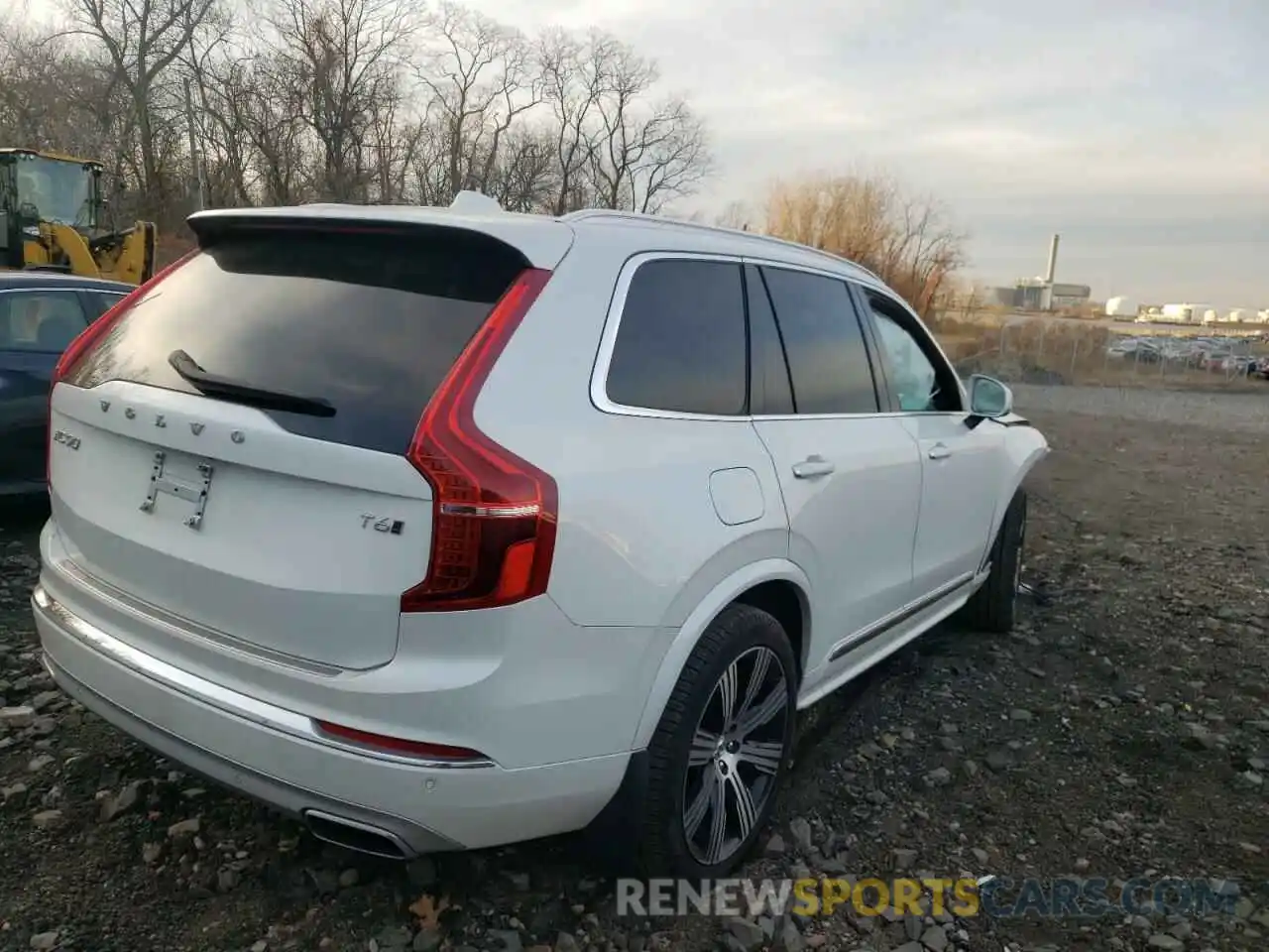 4 Photograph of a damaged car YV4A221L5M1678517 VOLVO XC90 2021