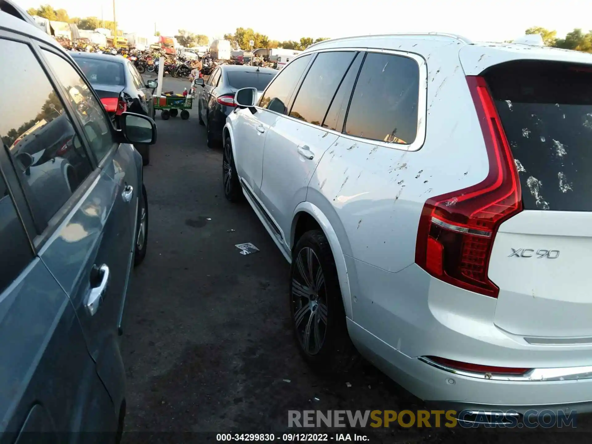 3 Photograph of a damaged car YV4A221L8M1684554 VOLVO XC90 2021