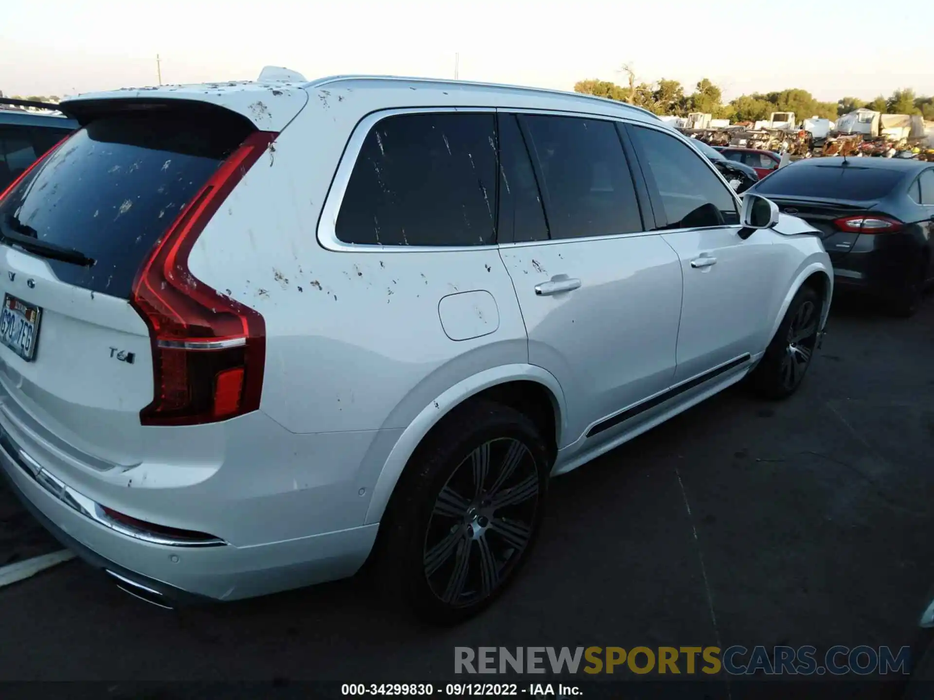 4 Photograph of a damaged car YV4A221L8M1684554 VOLVO XC90 2021