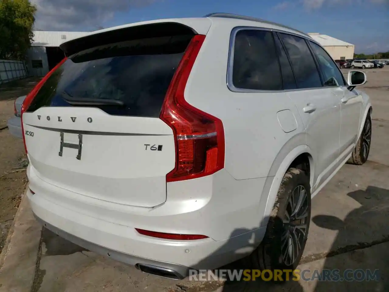 4 Photograph of a damaged car YV4A22PK7M1713329 VOLVO XC90 2021