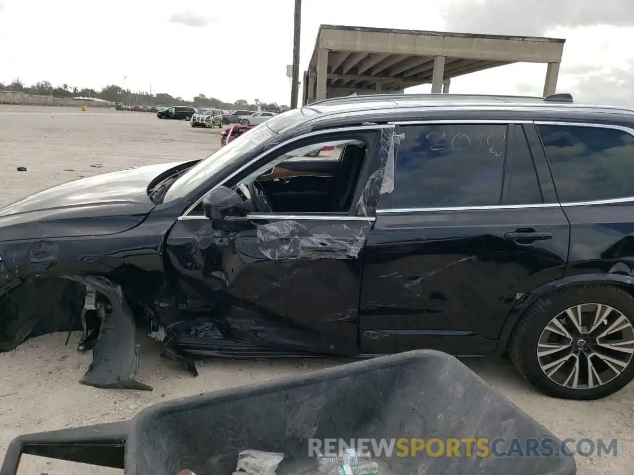 9 Photograph of a damaged car YV4A22PK9M1717866 VOLVO XC90 2021