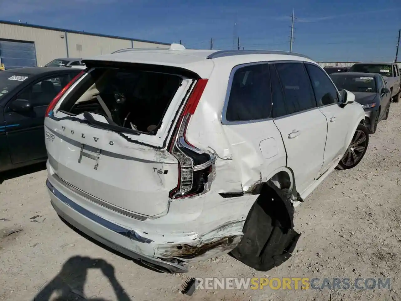 4 Photograph of a damaged car YV4A22PL9M1742730 VOLVO XC90 2021