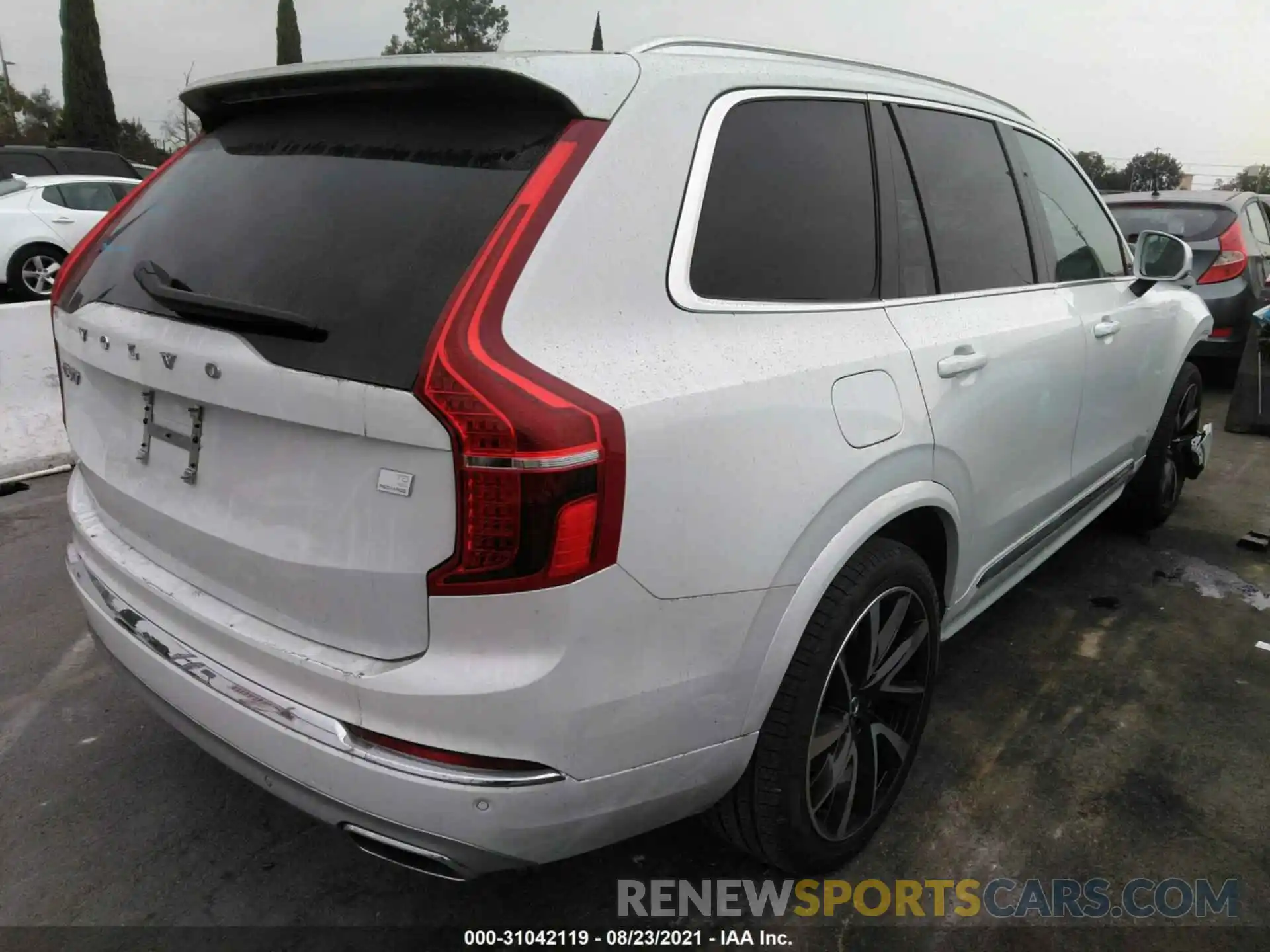 4 Photograph of a damaged car YV4BR0CK3M1753241 VOLVO XC90 2021