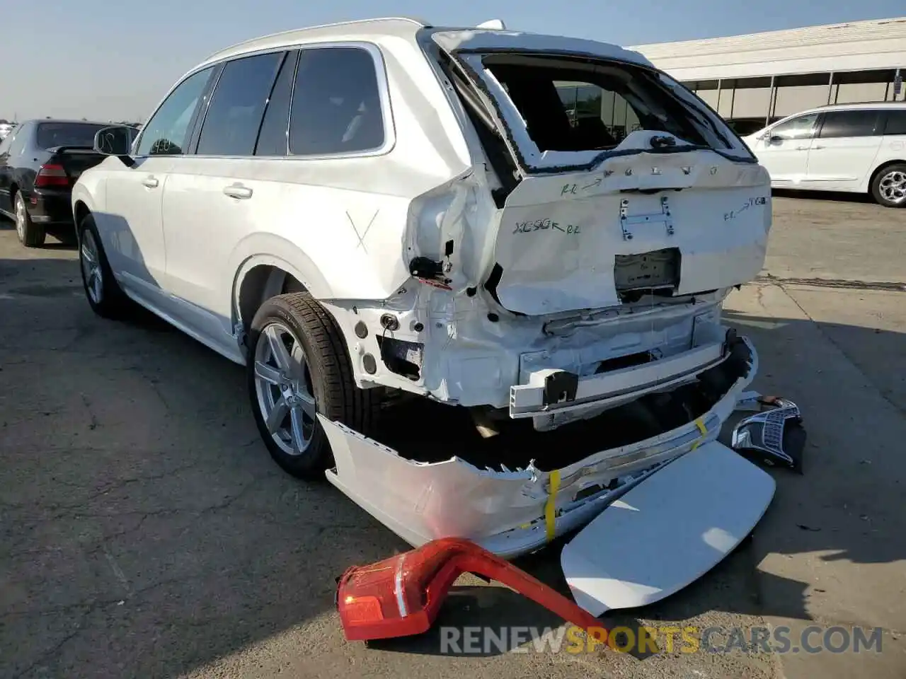 3 Photograph of a damaged car YV4A221K1N1845268 VOLVO XC90 2022