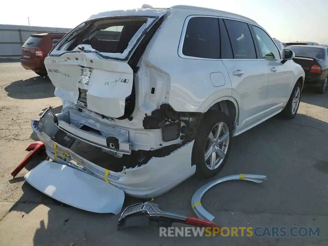 4 Photograph of a damaged car YV4A221K1N1845268 VOLVO XC90 2022