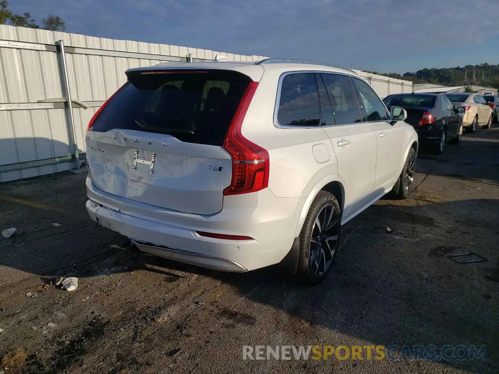 4 Photograph of a damaged car YV4A221K9N1784722 VOLVO XC90 2022