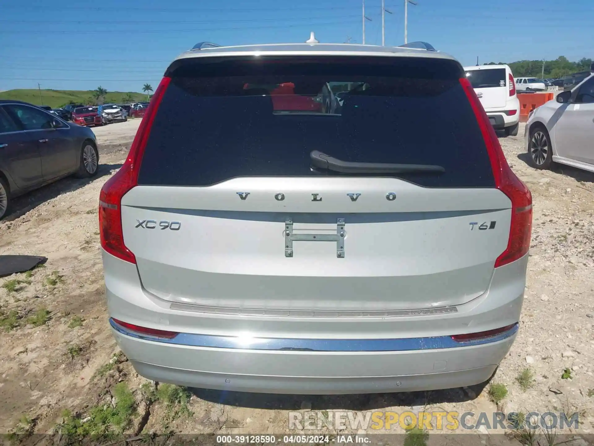 16 Photograph of a damaged car YV4A22PL7N1869218 VOLVO XC90 2022