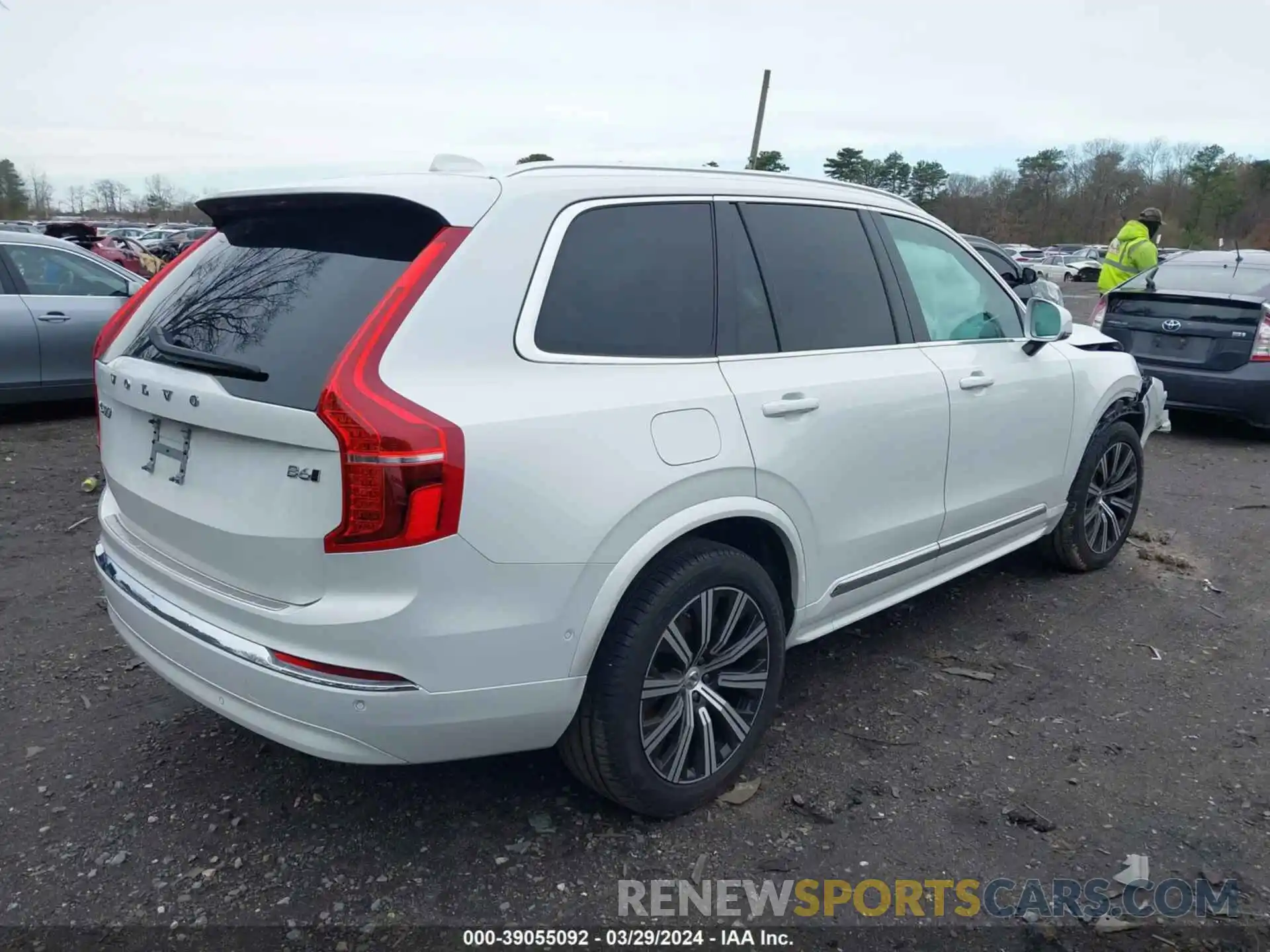 4 Photograph of a damaged car YV4062PN4P1930285 VOLVO XC90 2023