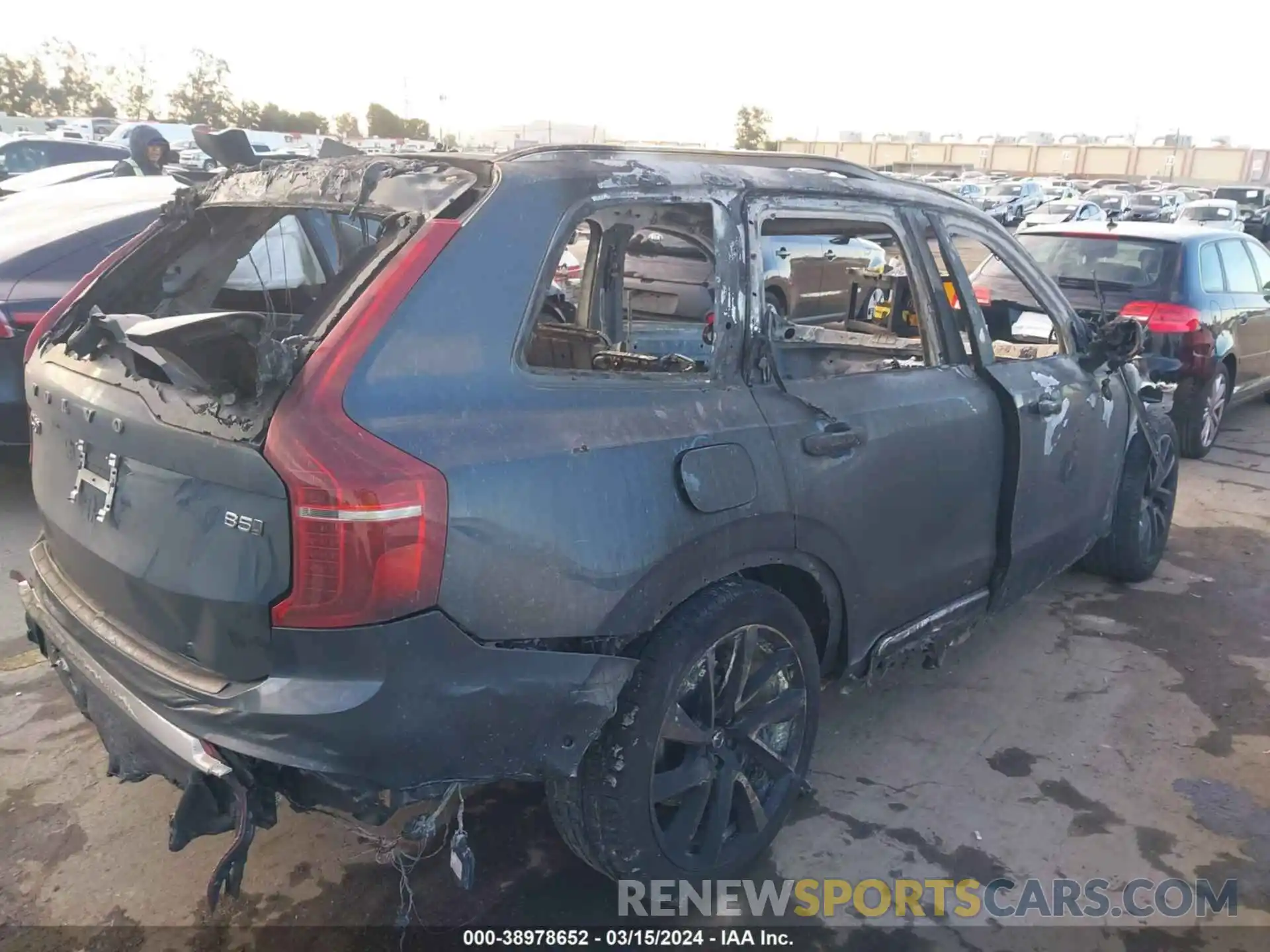 4 Photograph of a damaged car YV4L12PN0P1983531 VOLVO XC90 2023