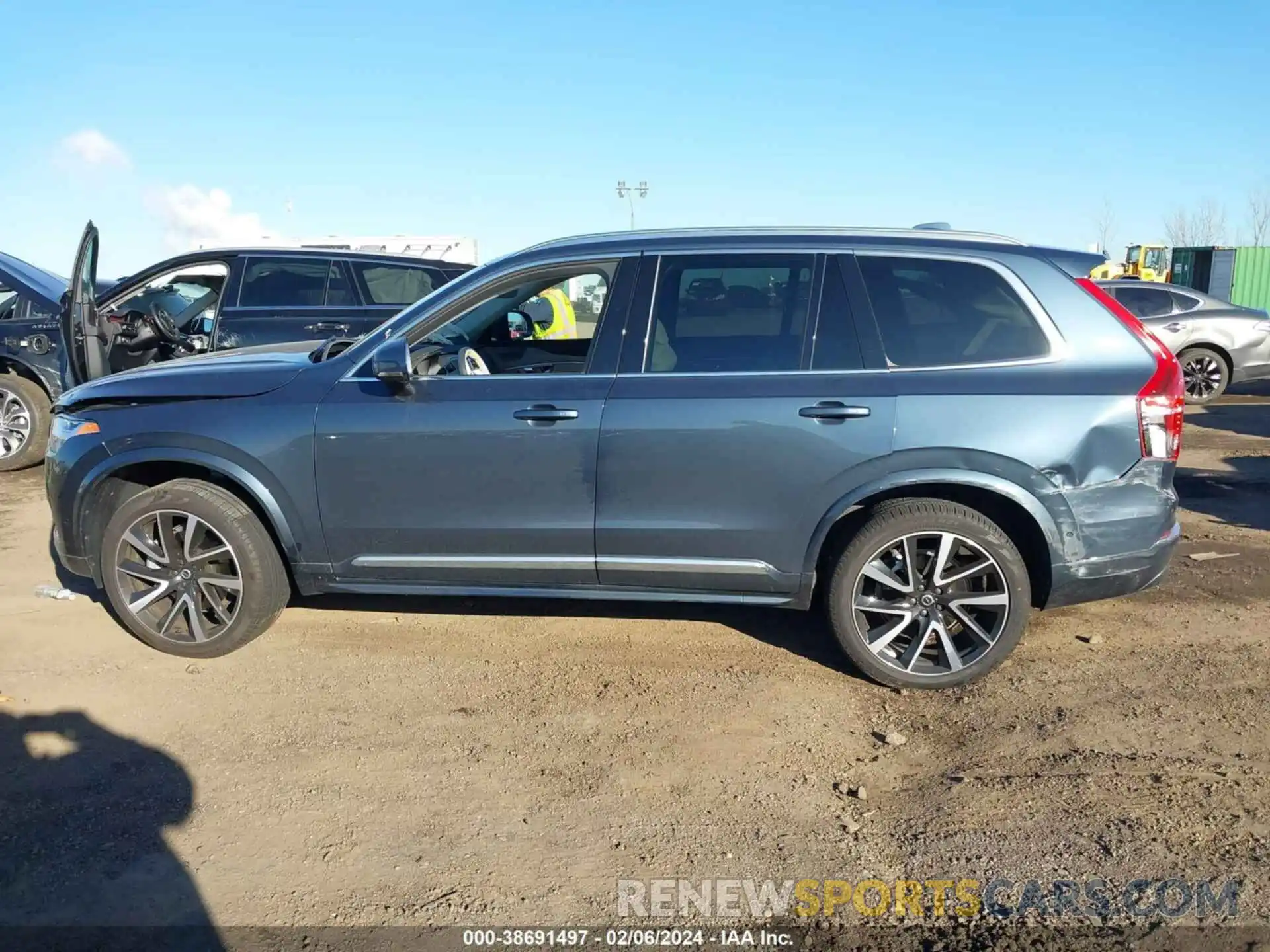 14 Photograph of a damaged car YV4062JE0R1154359 VOLVO XC90 2024