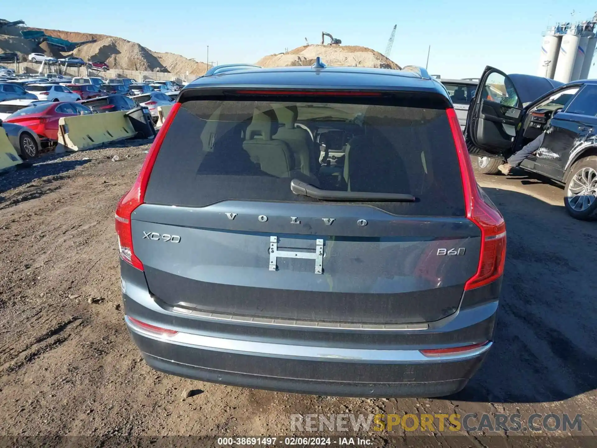 16 Photograph of a damaged car YV4062JE0R1154359 VOLVO XC90 2024