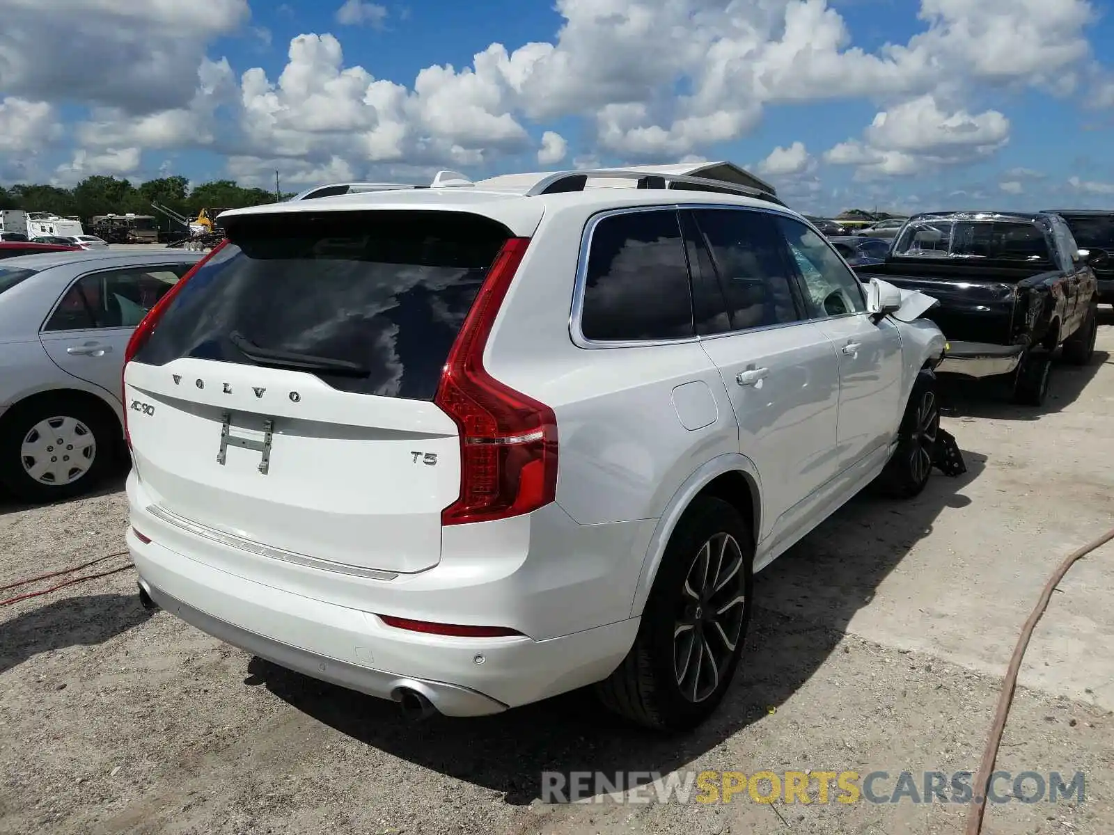 4 Photograph of a damaged car YV4102CK2K1504489 VOLVO XC90 T5 MO 2019