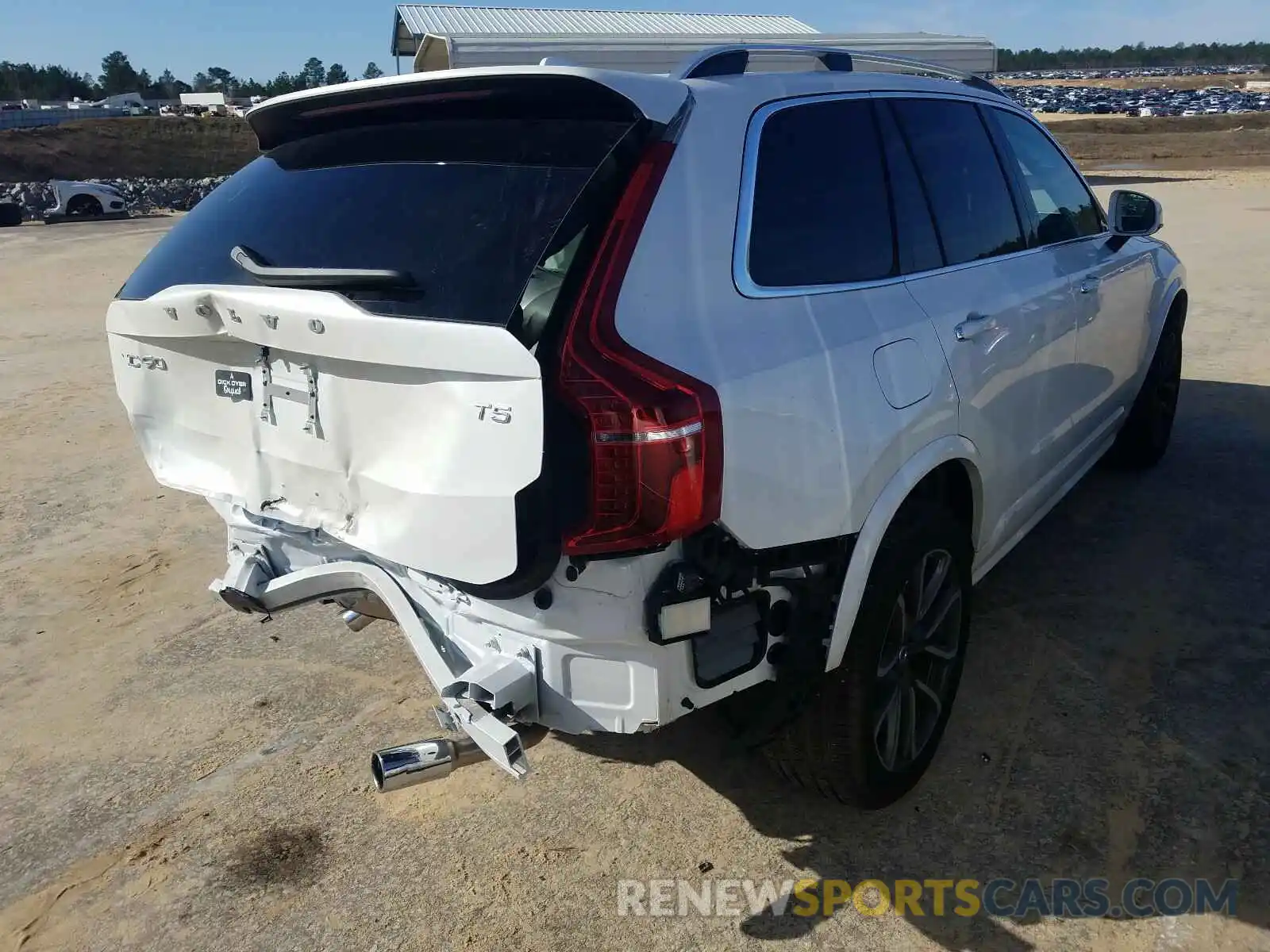 4 Photograph of a damaged car YV4102CK3K1479845 VOLVO XC90 T5 MO 2019