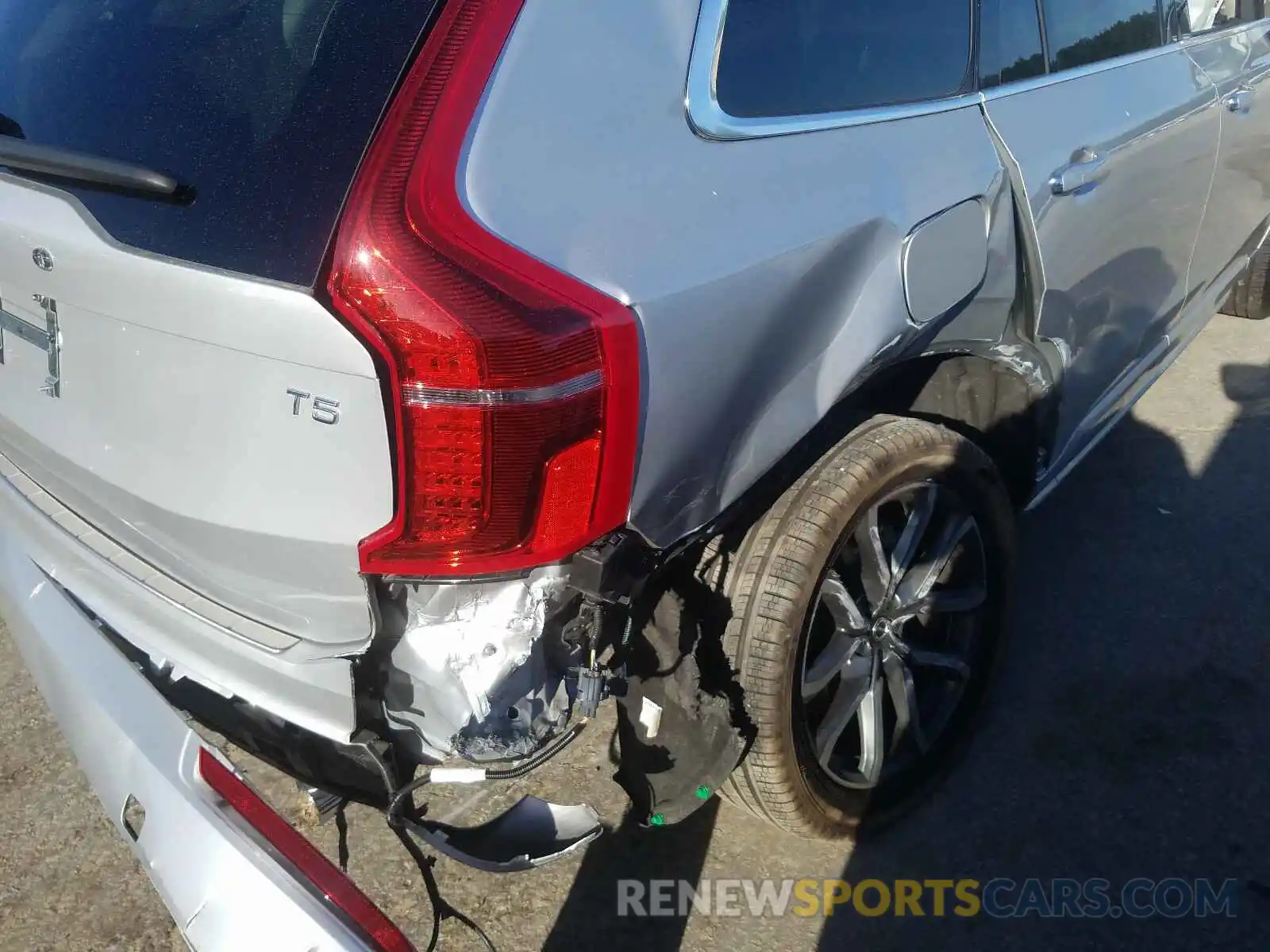 9 Photograph of a damaged car YV4102CK3K1505280 VOLVO XC90 T5 MO 2019