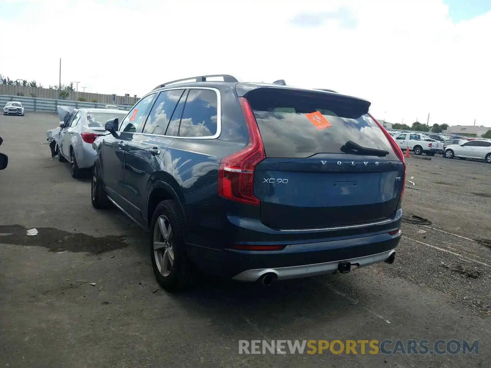 3 Фотография поврежденного автомобиля YV4102CK4K1500640 VOLVO XC90 T5 MO 2019