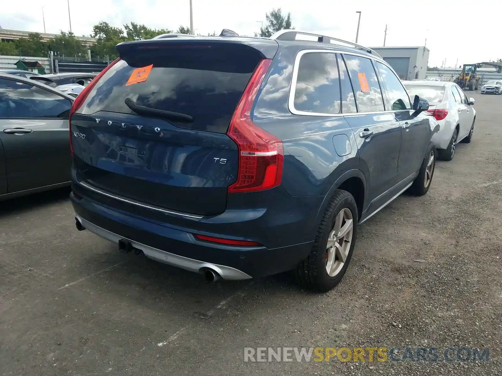 4 Фотография поврежденного автомобиля YV4102CK4K1500640 VOLVO XC90 T5 MO 2019