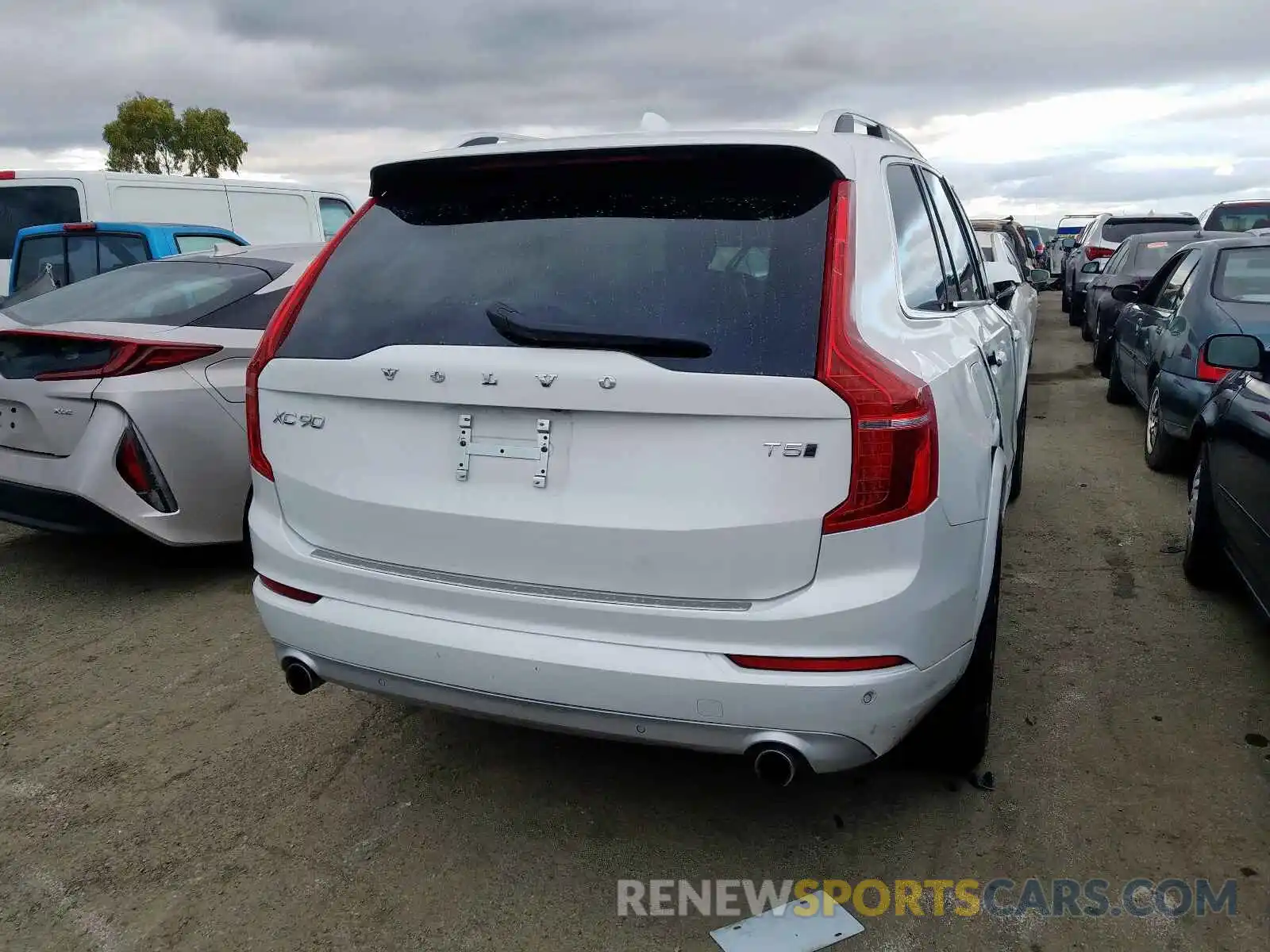 4 Photograph of a damaged car YV4102PK1K1489090 VOLVO XC90 T5 MO 2019