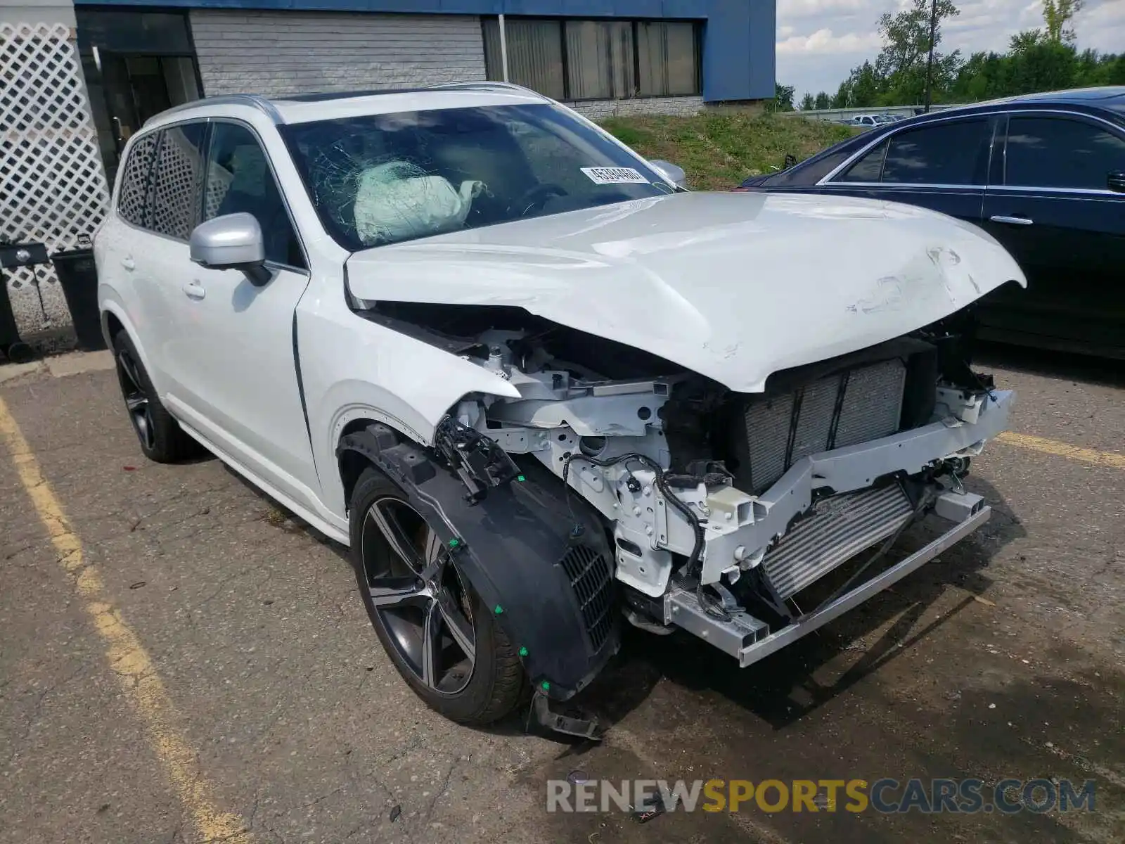 1 Фотография поврежденного автомобиля YV4102PM7K1485773 VOLVO XC90 T5 R- 2019