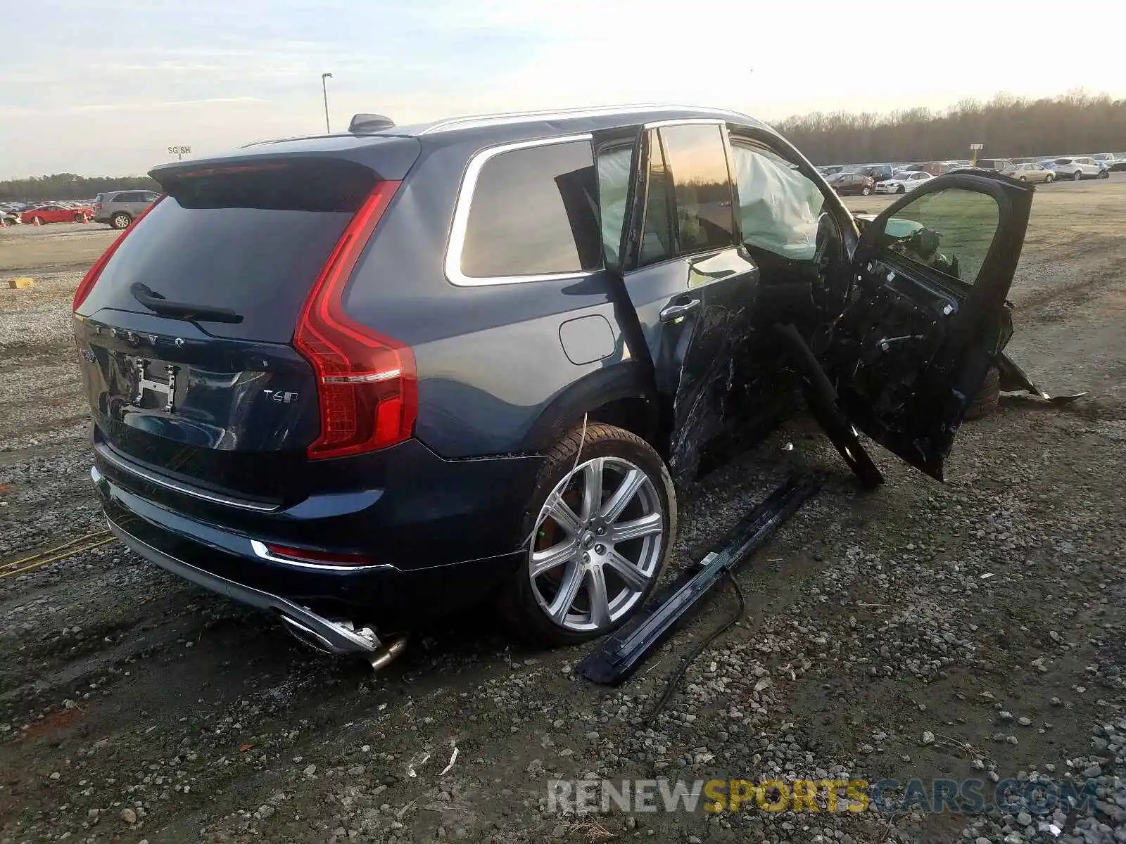 4 Фотография поврежденного автомобиля YV4A22PL8K1482821 VOLVO XC90 T6 IN 2019