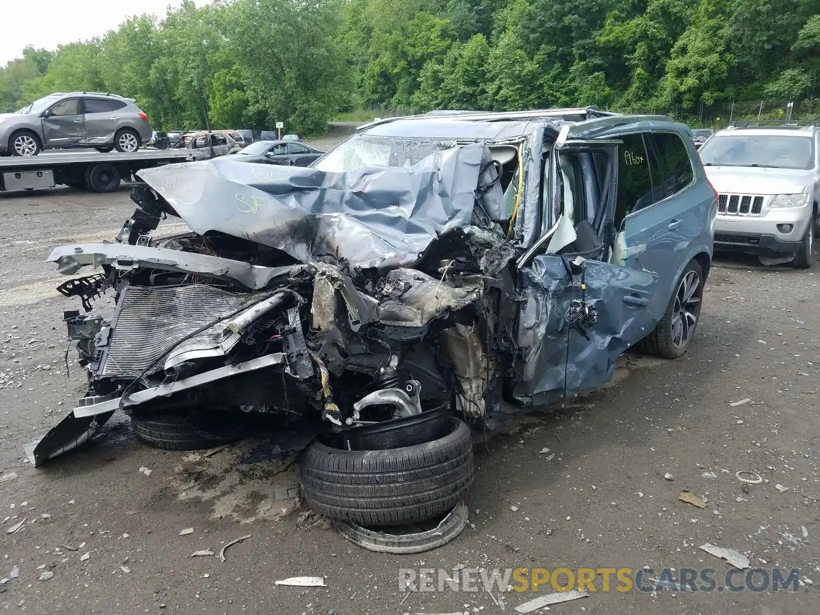 2 Photograph of a damaged car YV4A221K5L1552681 VOLVO XC90 T6 MO 2020