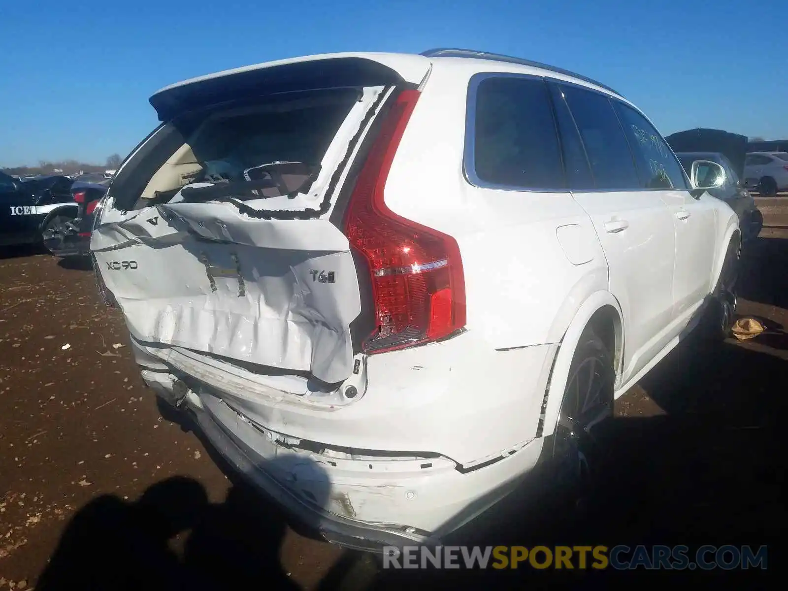 4 Photograph of a damaged car YV4A22PK9L1587375 VOLVO XC90 T6 MO 2020