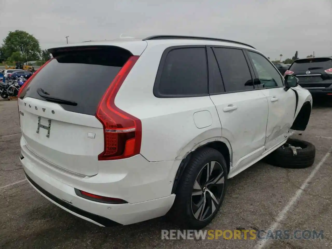 4 Photograph of a damaged car YV4H60CM7N1837892 VOLVO XC90 T8 RE 2022