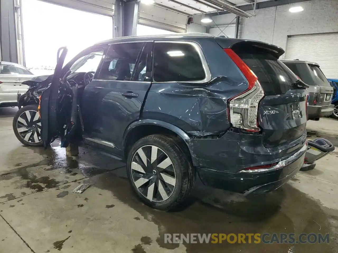 2 Photograph of a damaged car YV4H60CA2P1944003 VOLVO XC90 ULTIM 2023